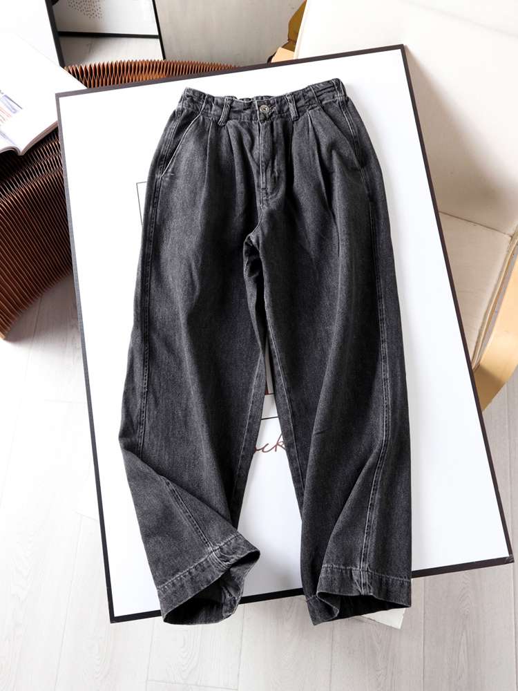 黒コーデ ヴィンテージ風ワイドデニムパンツ