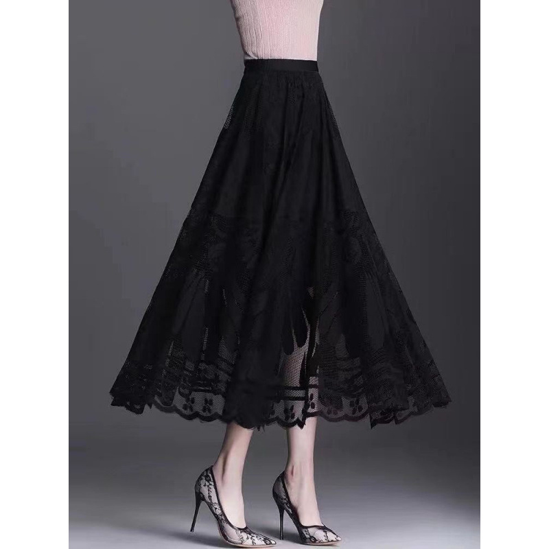 黒コーデ 花柄レース刺繍ロング丈フレアスカート