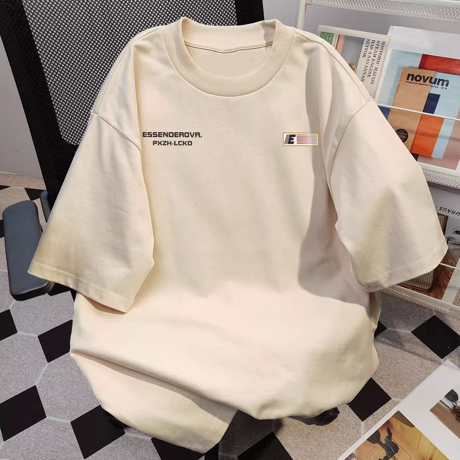 白Tシャツ 工業系ロゴ入りオーバーサイズ半袖