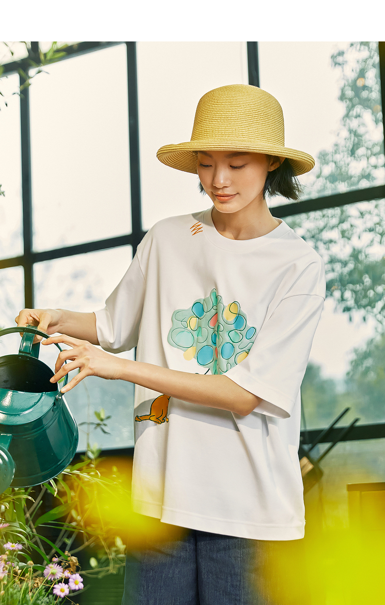 白Tシャツ ねこと風船 ゆったりシルエット