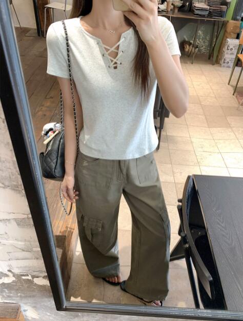 白Tシャツ 半袖白色カットソー細身ブイネックレディース上着