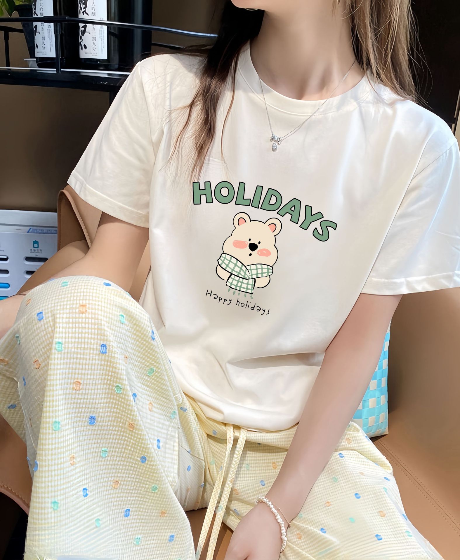 白Tシャツ うさぎ踊りプリント半袖シャツ
