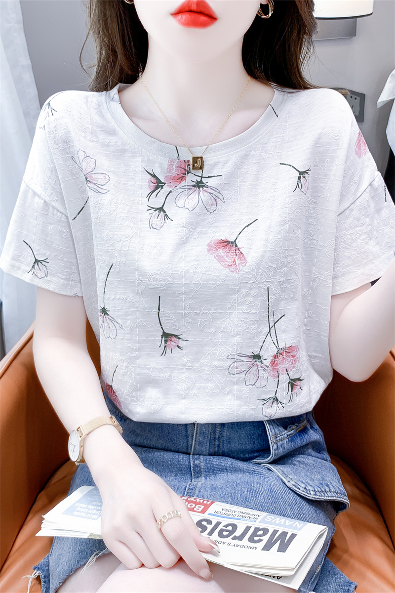 白Tシャツ 優美な花柄ゆったり半袖カットソー