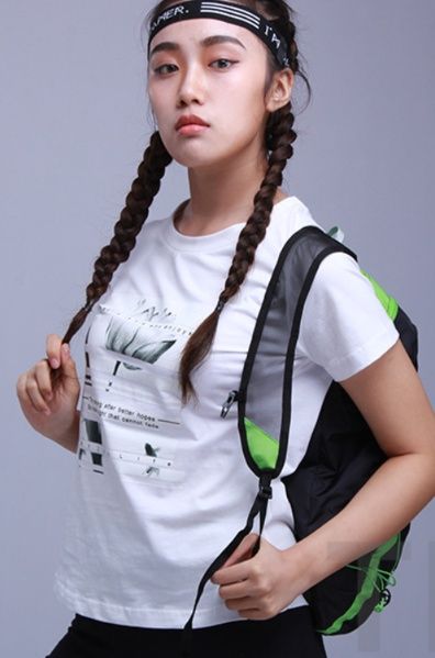 白Tシャツ レディース 花と詩のグラフィックティーシャツ