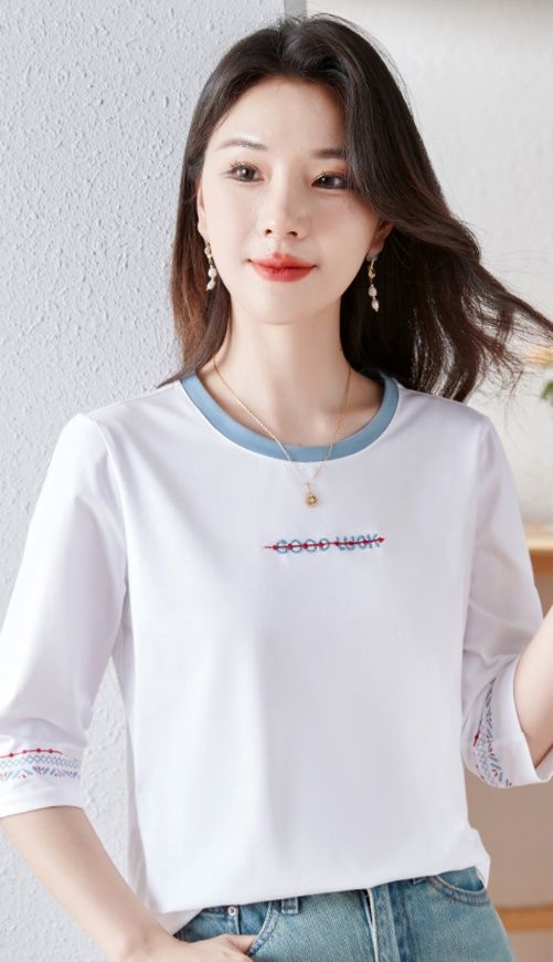 白Tシャツ レディース 彩色刺繍入り五分袖ラウンドネック
