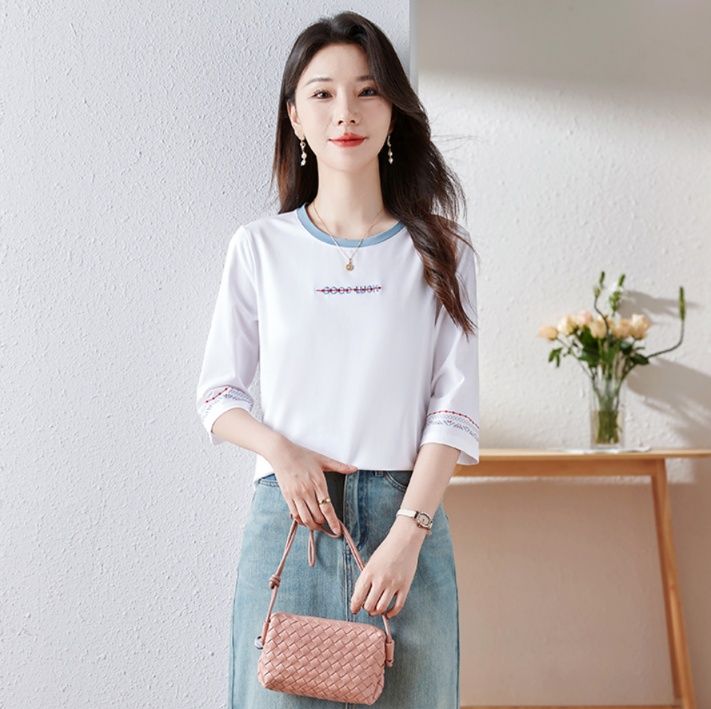 白Tシャツ レディース 彩色刺繍入り五分袖ラウンドネック