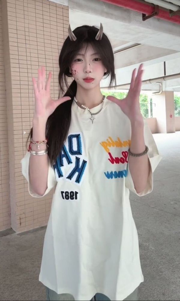 白Tシャツ レディース マルチカラー文字入りゆったり半袖