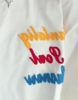 白Tシャツ レディース マルチカラー文字入りゆったり半袖