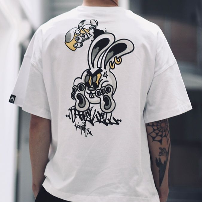 白Tシャツ メンズ ストリートアート 落書き風グラフィック