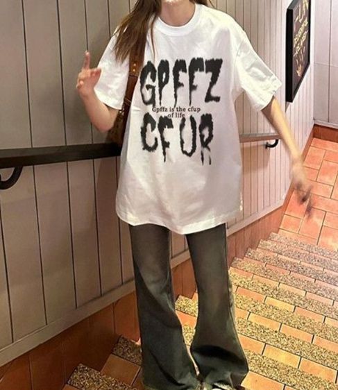 白Tシャツ レディース ストリート感覚メッセージ入り半袖