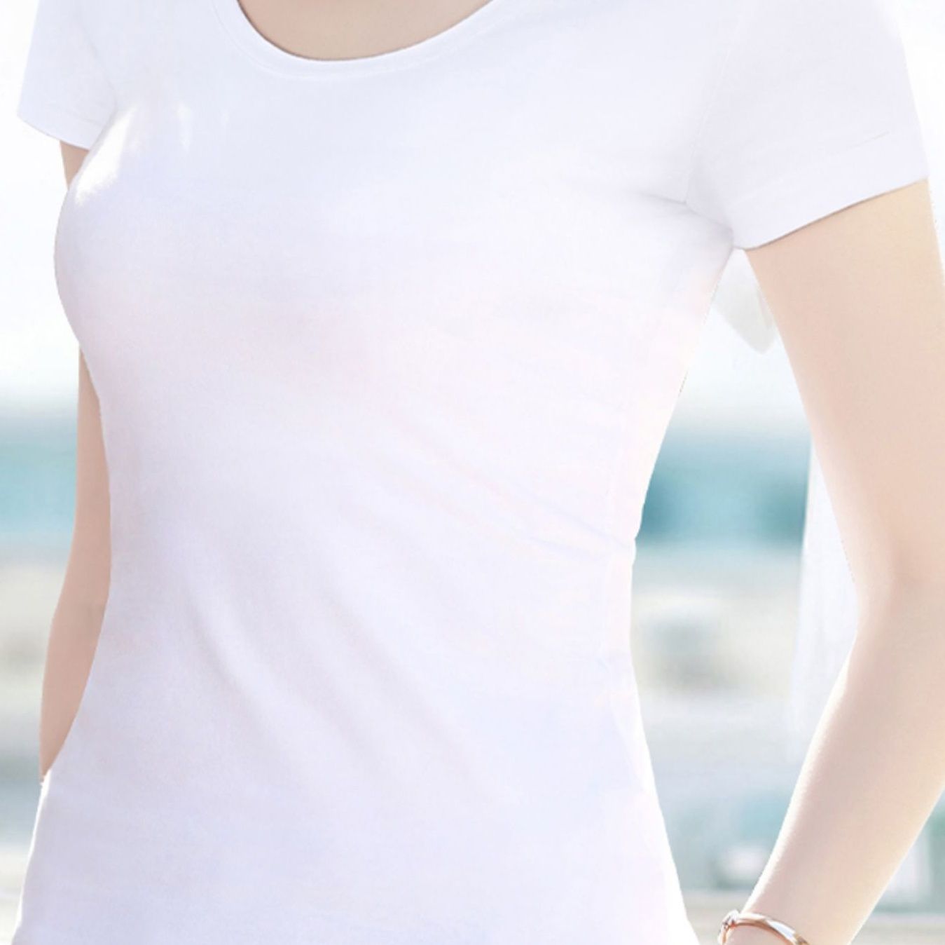 白Tシャツ なめらか素肌 ウェーブネック半袖