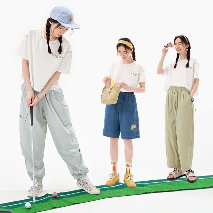 白Tシャツ 虹色ステッチ装飾クルーネック半袖