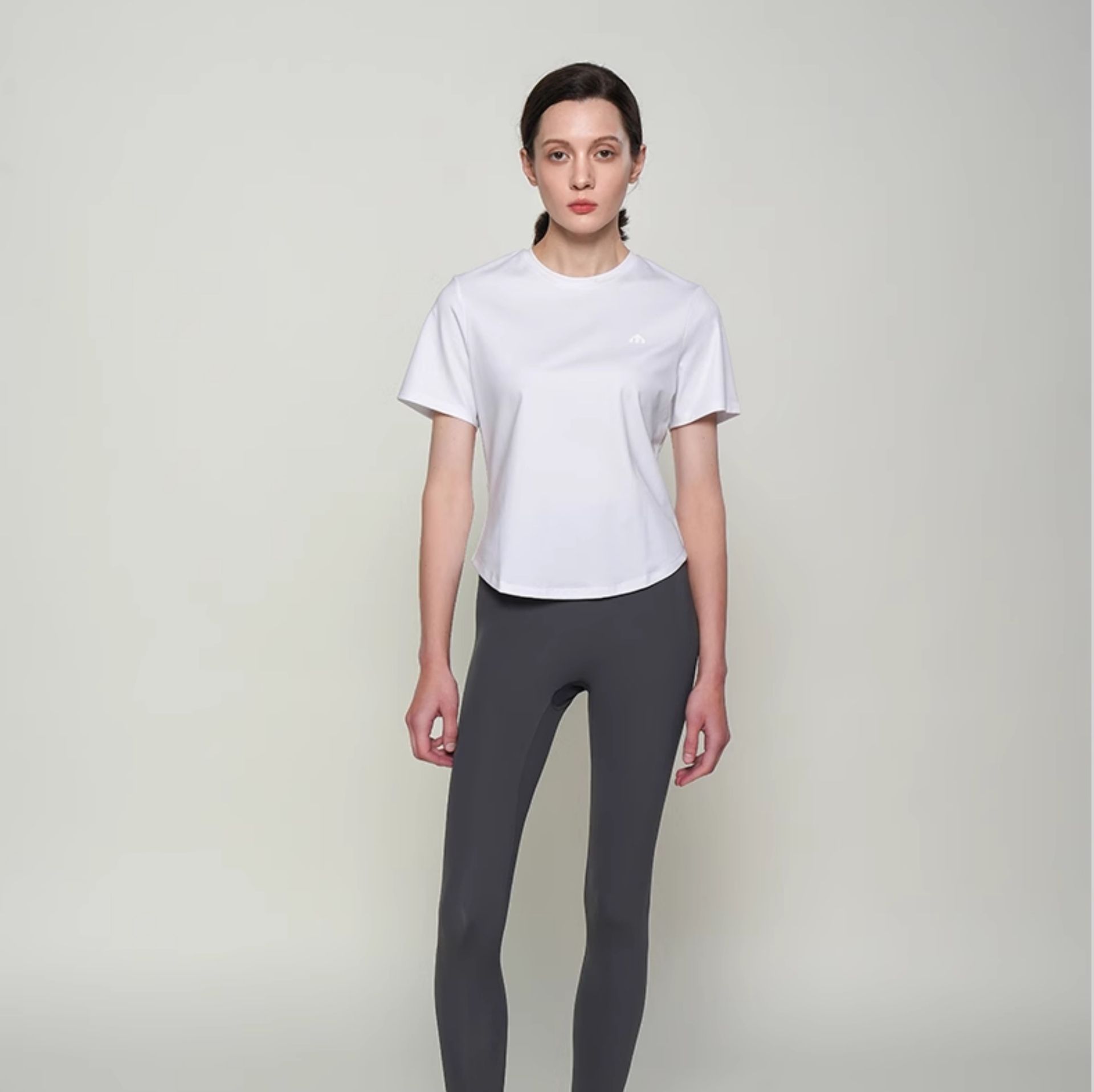 白Tシャツ シンプル美ライン クルーネックカットソー