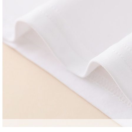 白Tシャツ すっきり着こなす胸元Vネック半袖