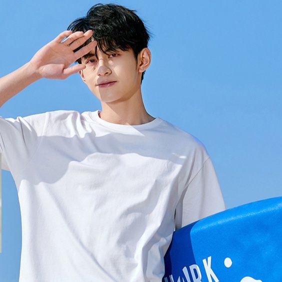 白Tシャツ 氷肌の夏向け快適シンプル上着