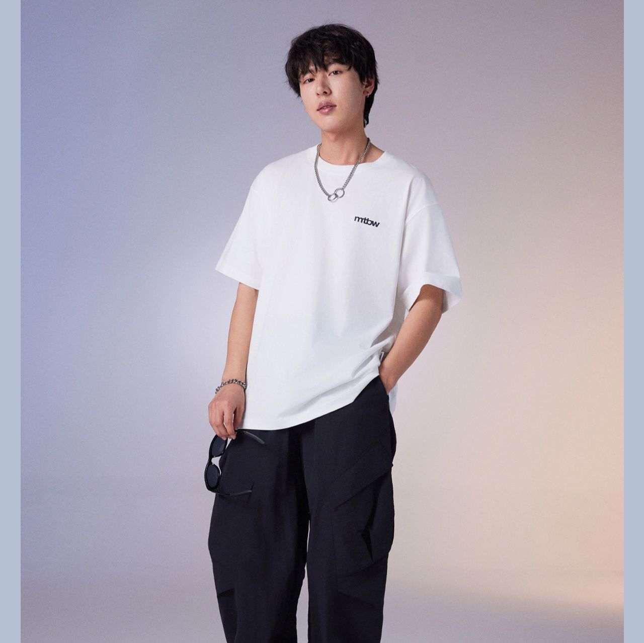白Tシャツ 胸元ワンポイント 上質クルーネック