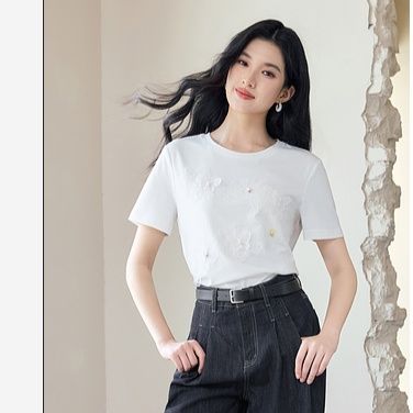 白Tシャツ 蝶々刺繍入り丸首半袖シャツ