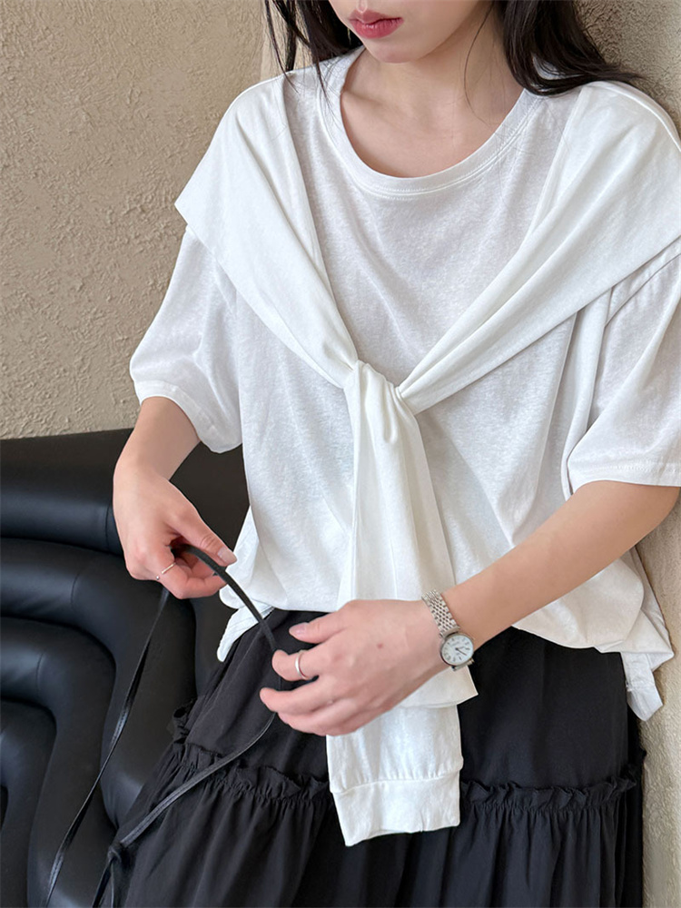 丸首ダブルレイヤーショール風白Tシャツ