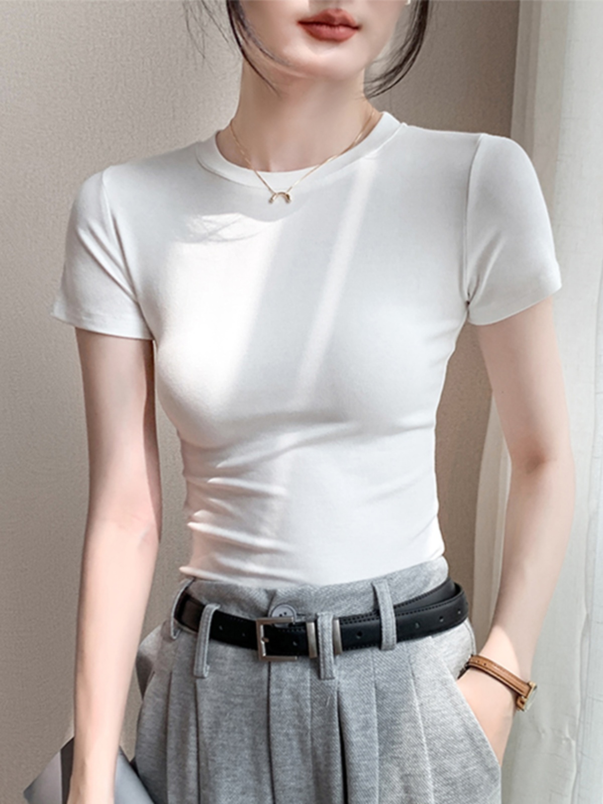 白Tシャツ なめらか美姿勢フィット半袖シャツ