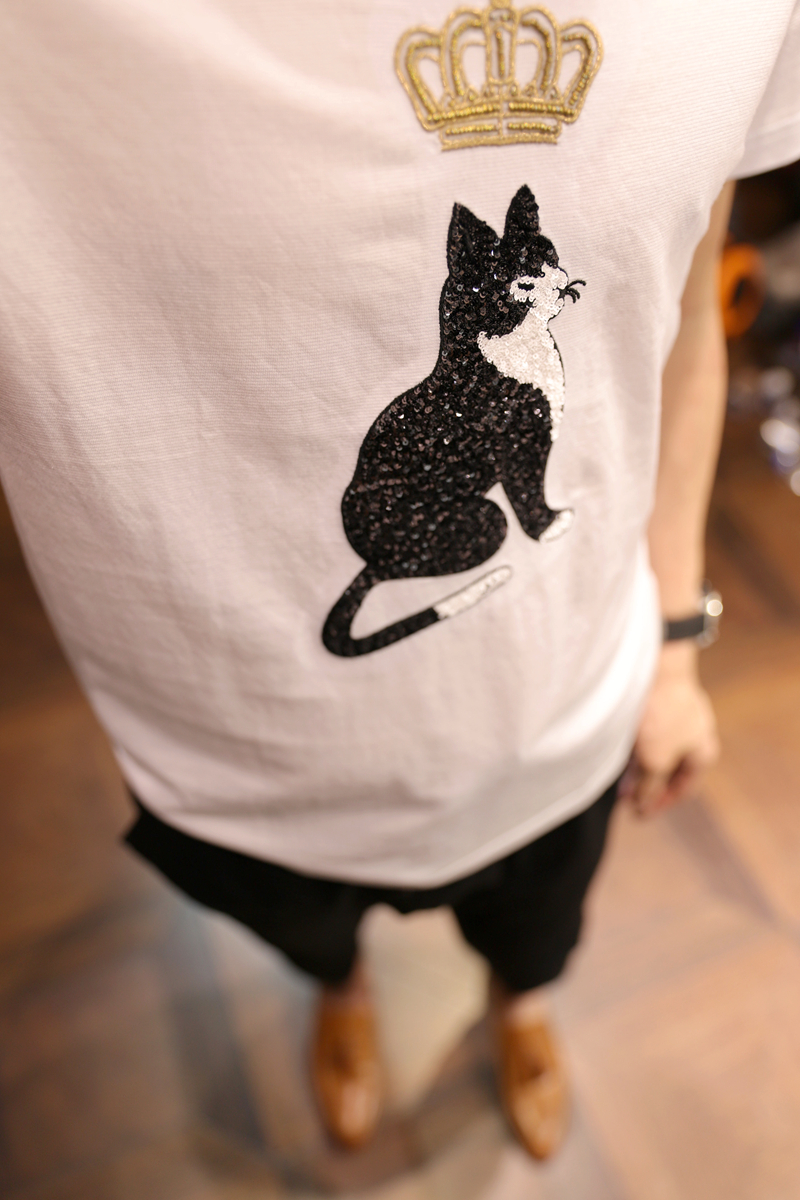 白Tシャツ メンズ 王冠と猫の煌めき半袖シャツ