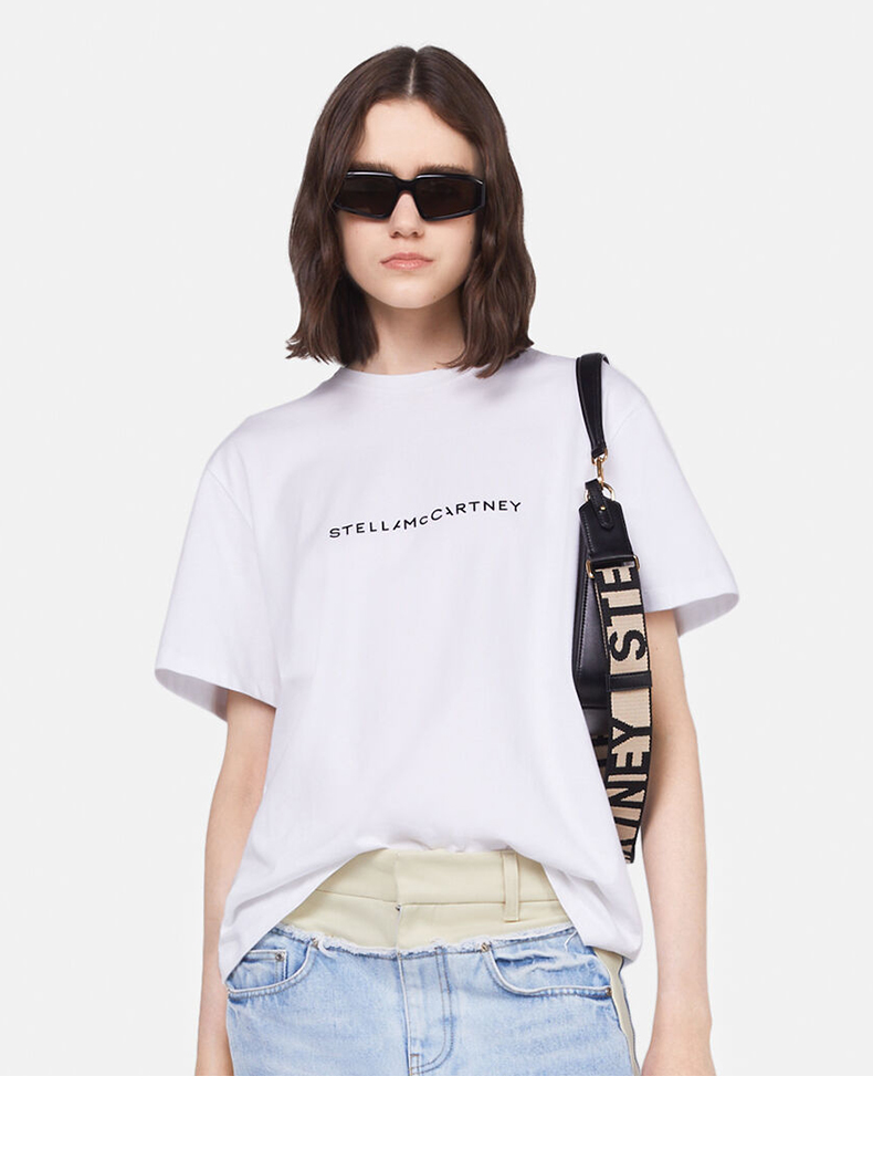 白Tシャツ シンプル胸元ロゴ入り半袖カットソー