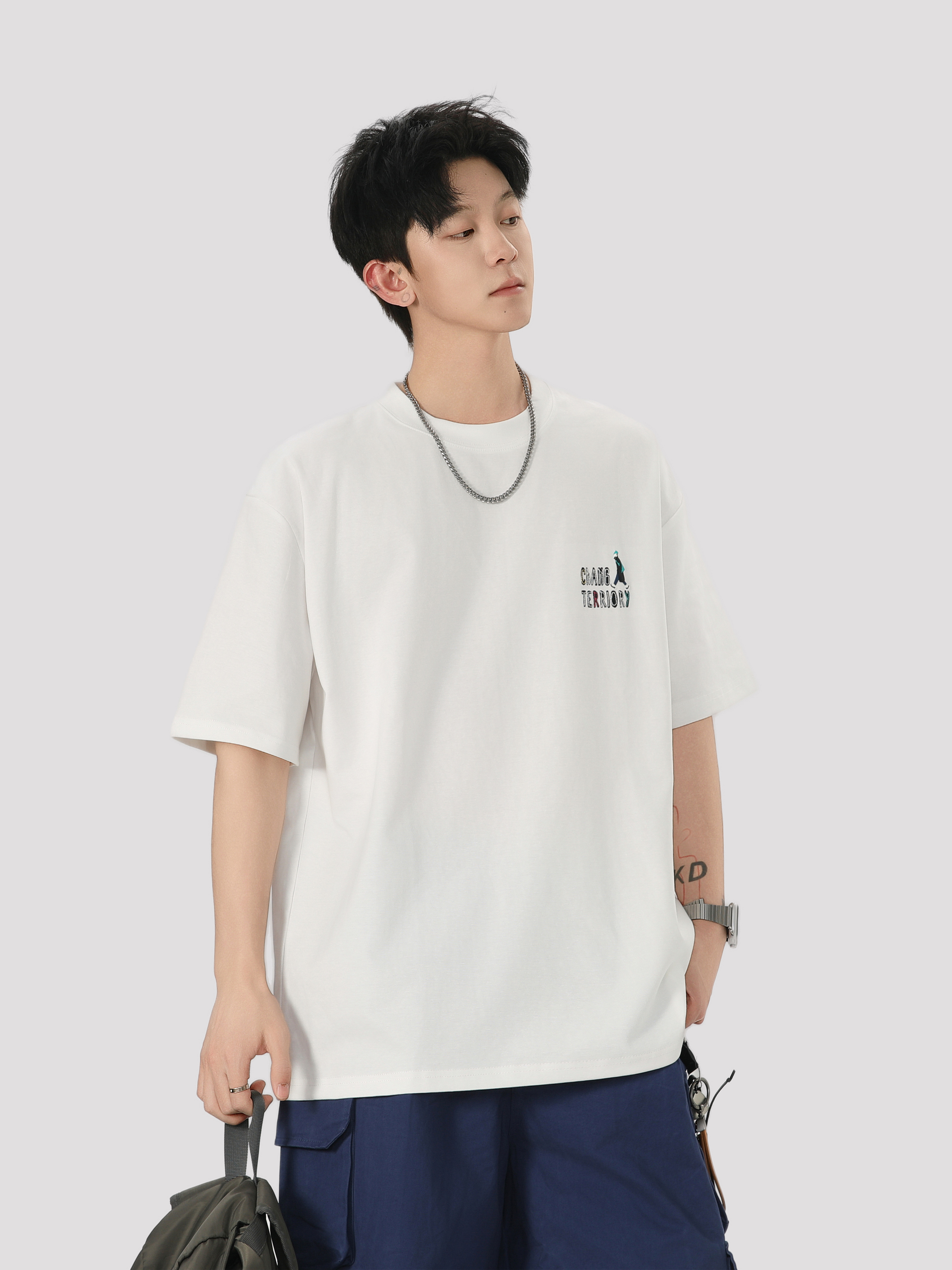 白Tシャツ メンズ 胸元ワンポイント刺繍ゆったり半袖
