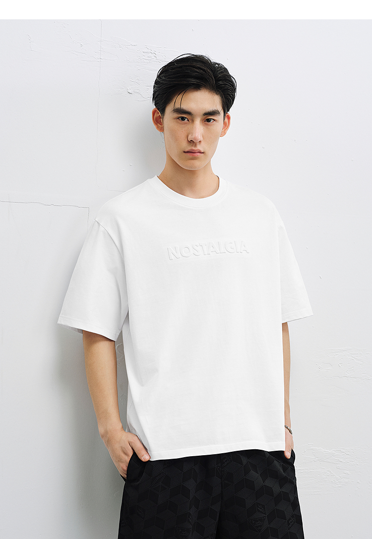 白Tシャツ 立体刺繍デザイン半袖カットソー