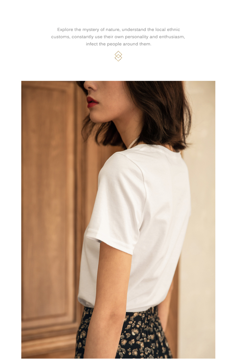 白Tシャツ すっきり着こなす胸元Vネック半袖