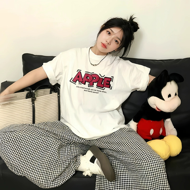 白Tシャツ ねこモチーフゆるふわ半袖