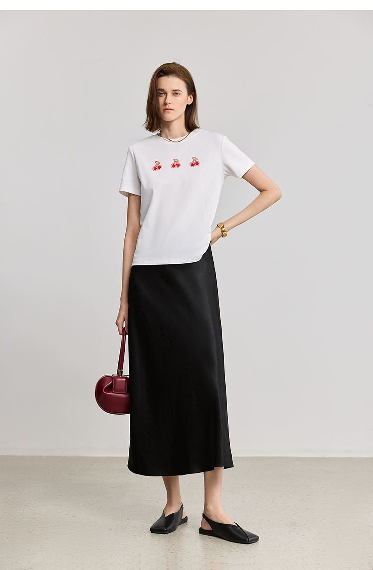 白Tシャツ さくらんぼ刺繍 シンプルフィット
