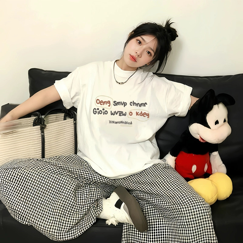 白Tシャツ ねこモチーフゆるふわ半袖