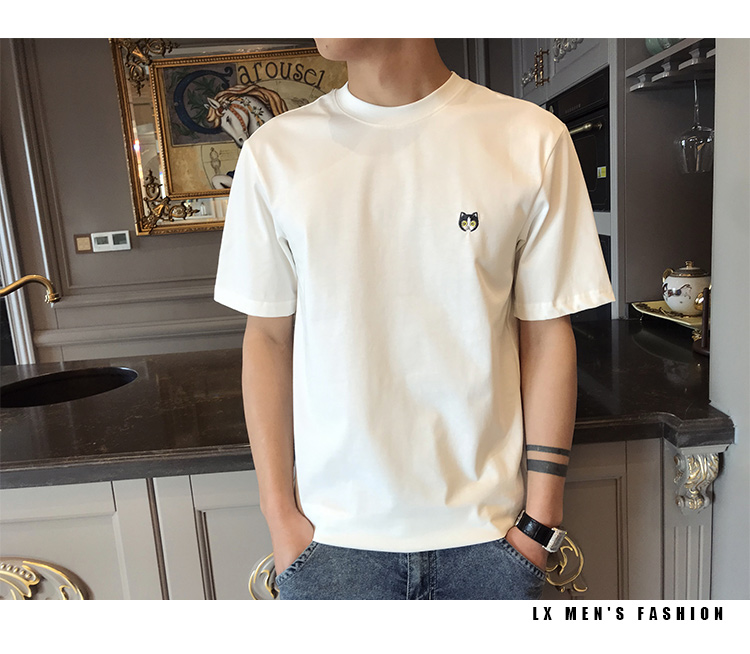 白Tシャツ シンプル胸元ワンポイント半袖