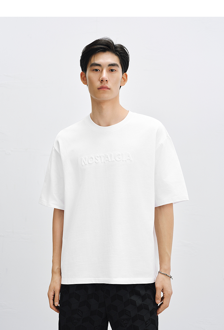 白Tシャツ 立体刺繍デザイン半袖カットソー