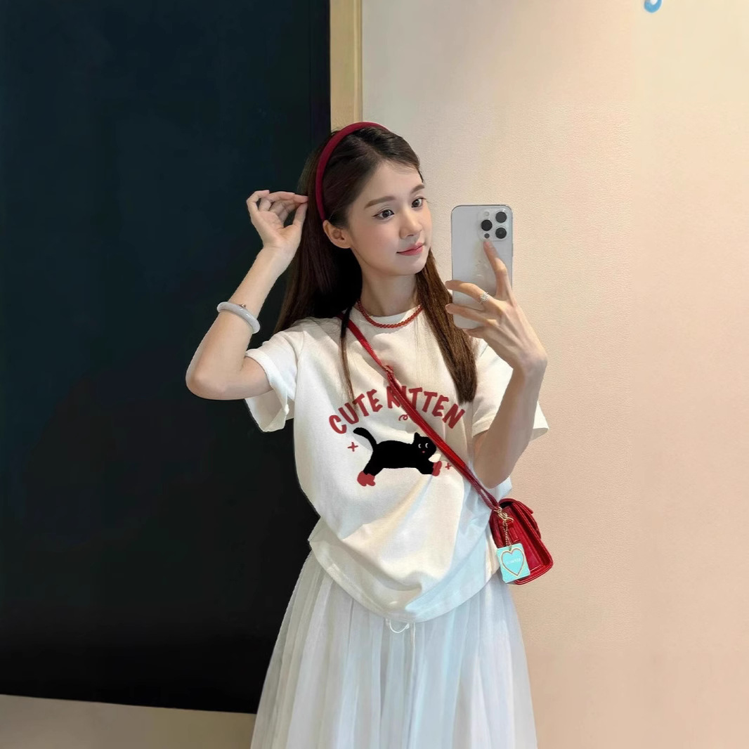 白Tシャツ ねこモチーフゆるふわ半袖