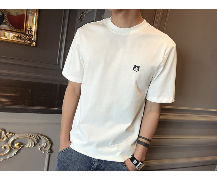 白Tシャツ シンプル胸元ワンポイント半袖