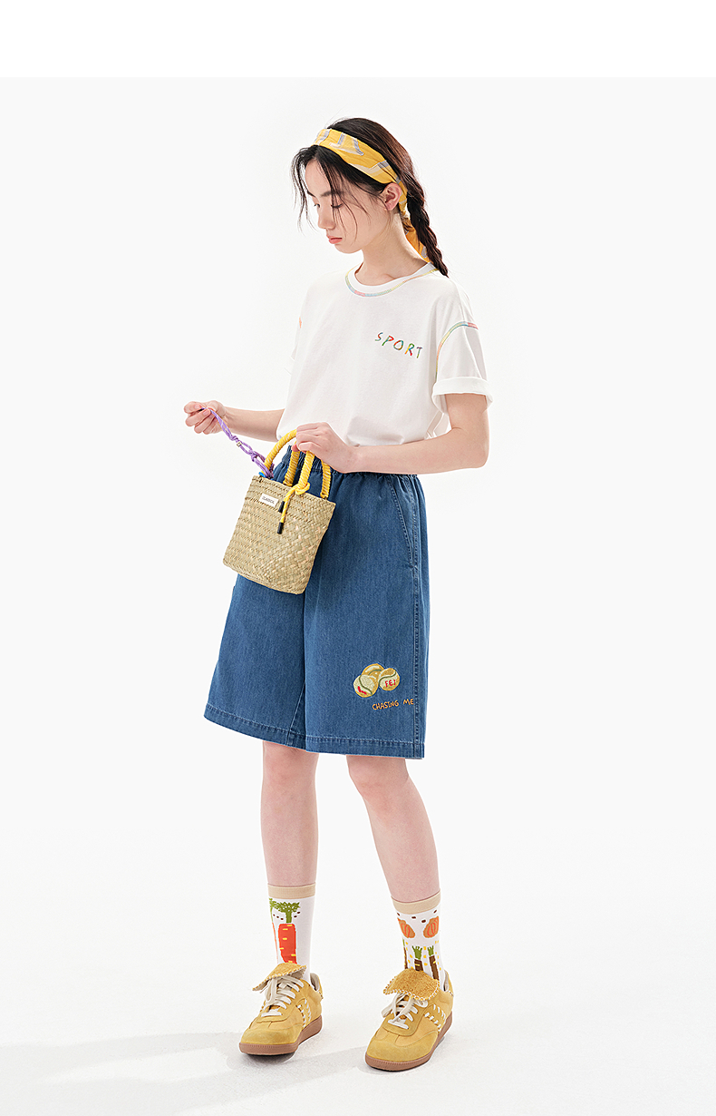 白Tシャツ 虹色ステッチ装飾クルーネック半袖