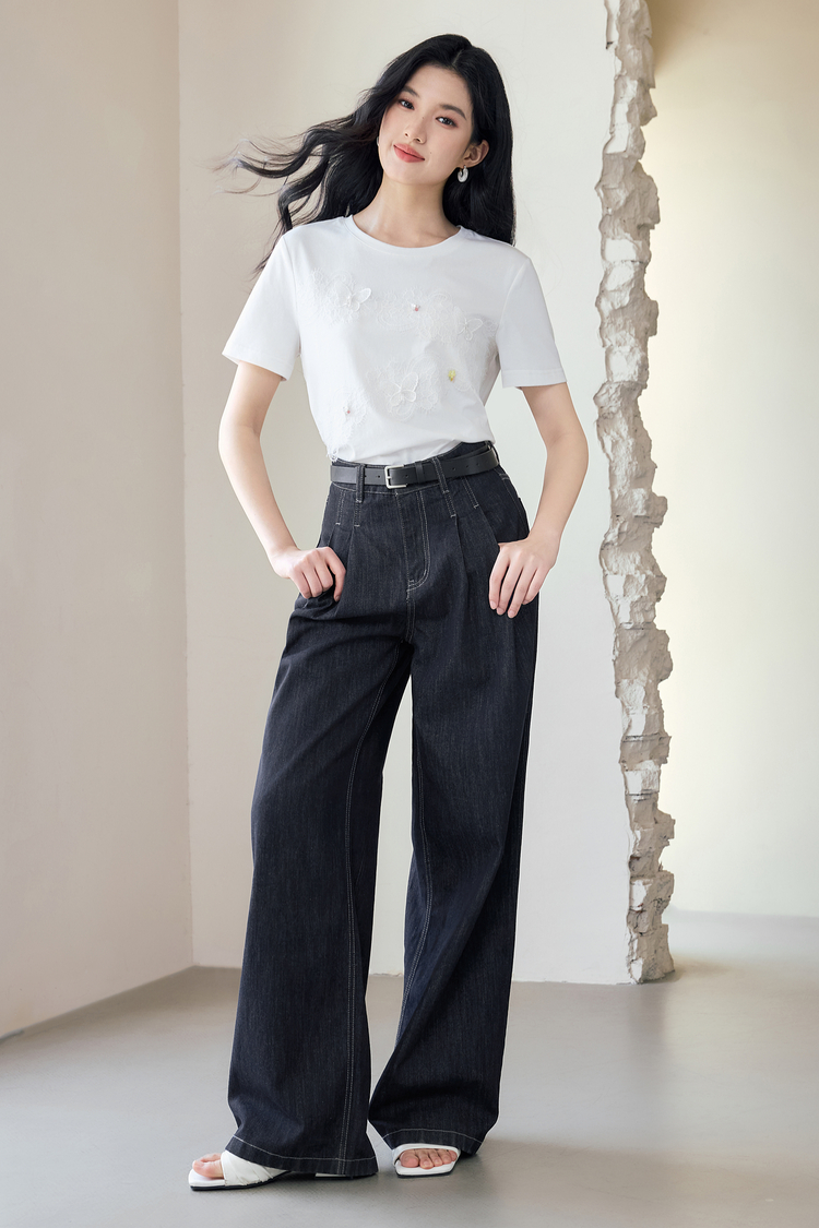 白Tシャツ 蝶々刺繍入り丸首半袖シャツ