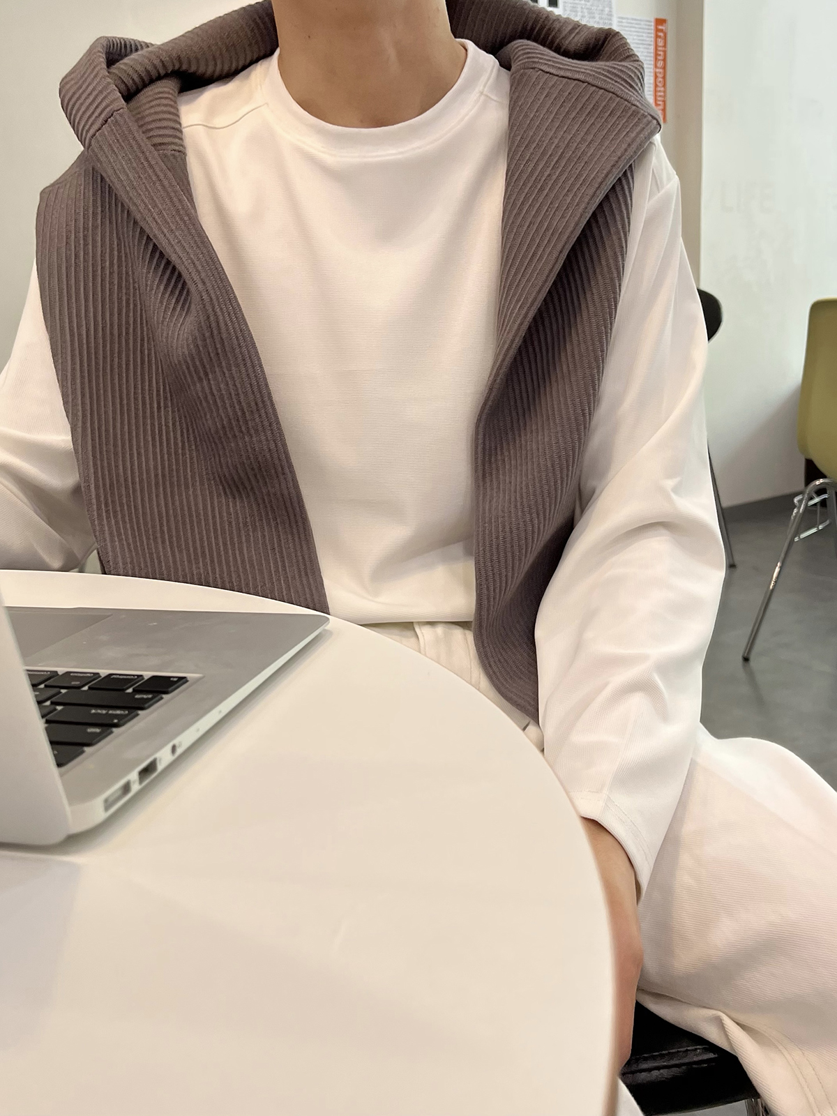 https://fulmo-img-server.com/blanctee/4a3f9ced-3a8e-44ee-9648-24770661f2b8.jpg