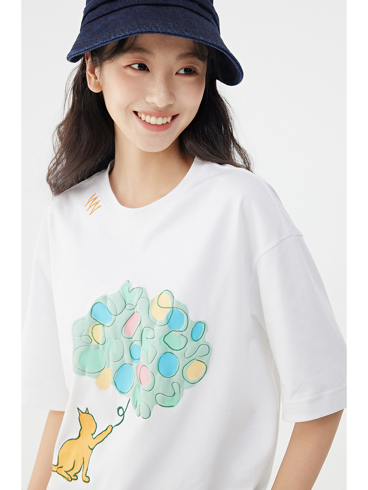 白Tシャツ ねこと風船 ゆったりシルエット