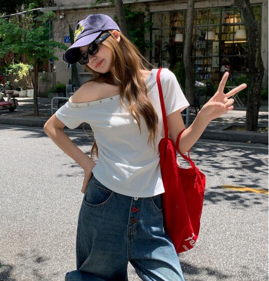 https://fulmo-img-server.com/blanctee/4ab54f4c-2896-4e37-8081-2a3097d7e89b.jpg