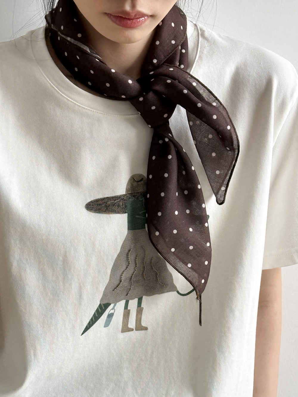 白Tシャツ 優しい風合い 人形プリント半袖