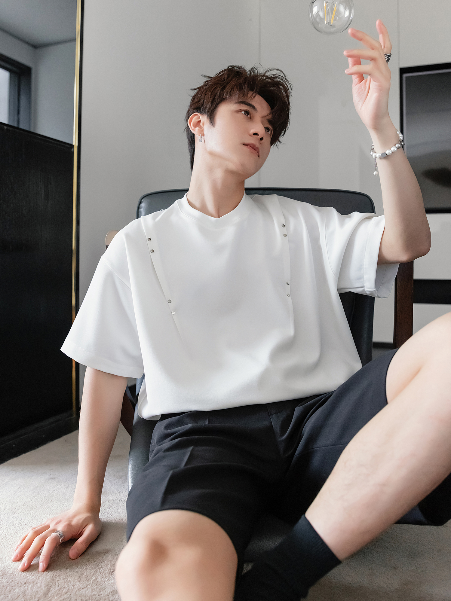 白Tシャツ メンズ 飾りステッチ入りドロップショルダー