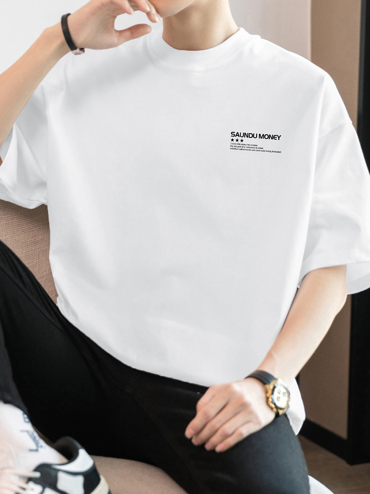白Tシャツ シンプル胸元ロゴ入り半袖カットソー