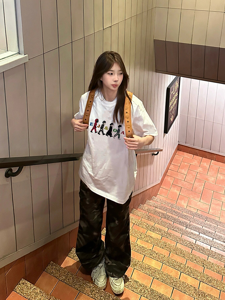 白Tシャツ レディース キャラクターイラスト入りゆったりティー