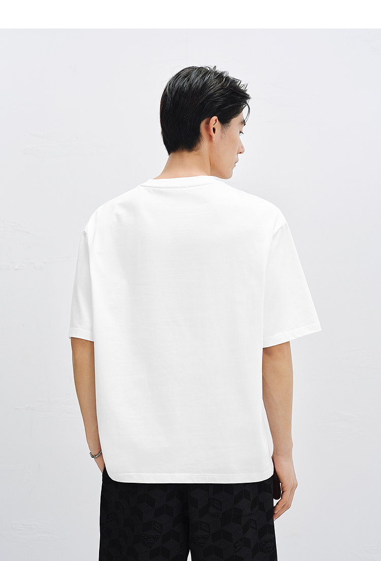 白Tシャツ 立体刺繍デザイン半袖カットソー