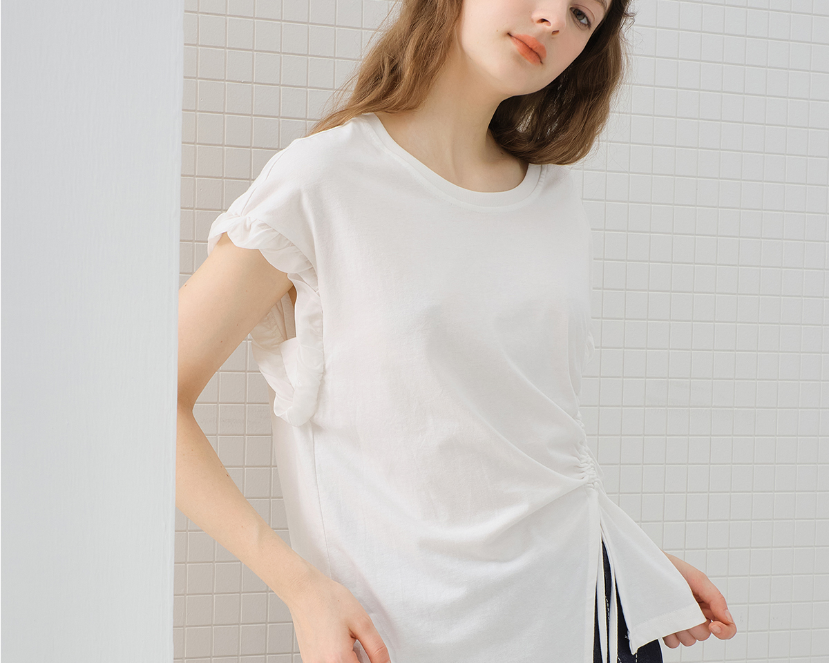 白Tシャツ サイドギャザーフリル袖カットソー