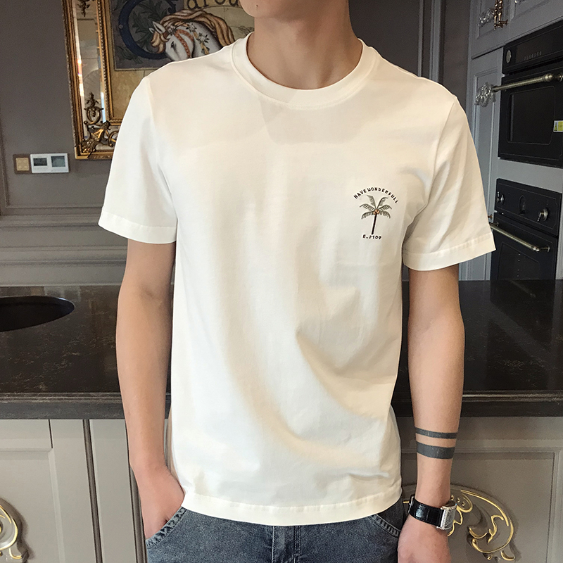 白Tシャツ シンプル胸元ワンポイント半袖