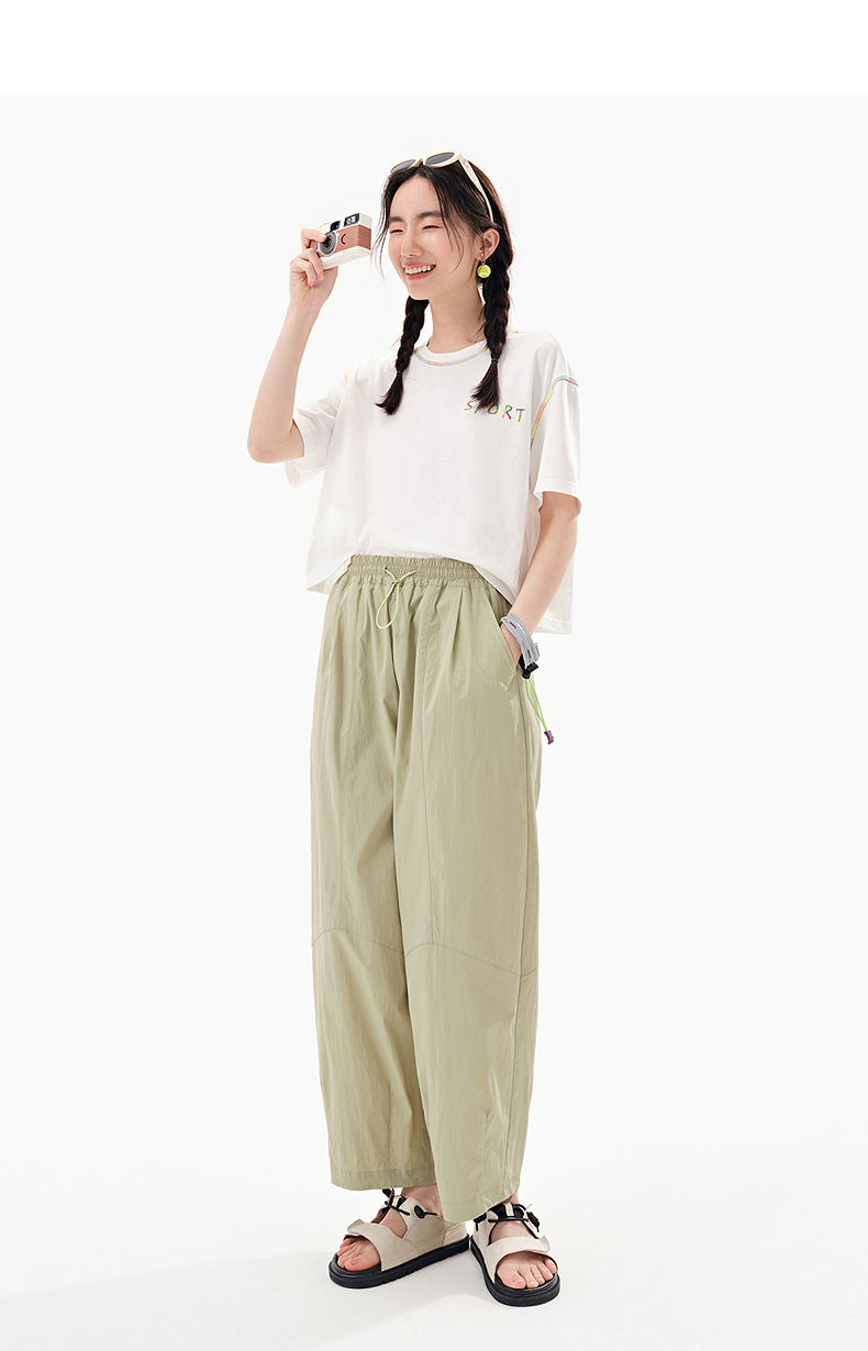 白Tシャツ 虹色ステッチ装飾クルーネック半袖