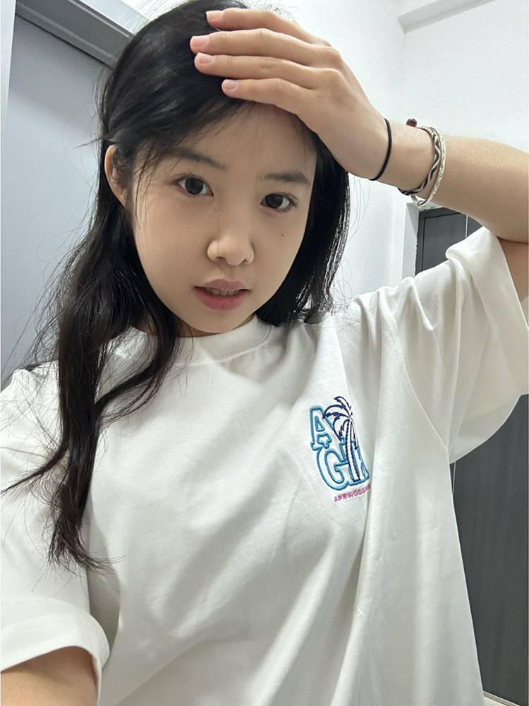 白Tシャツ レディース 南国リゾート刺繍入り半袖カットソー