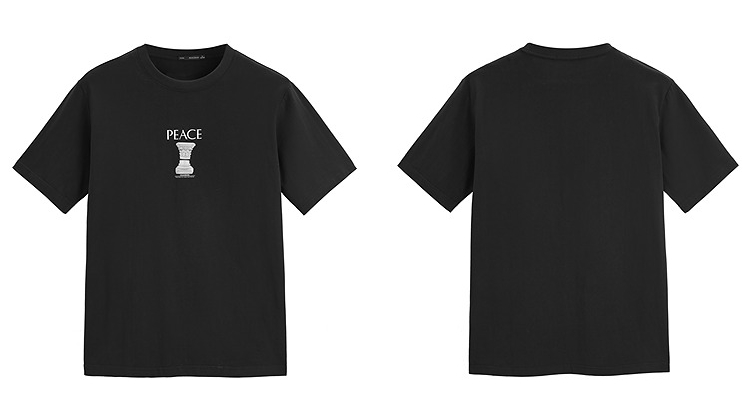 白Tシャツ 胸元アート入り丸首シンプル半袖